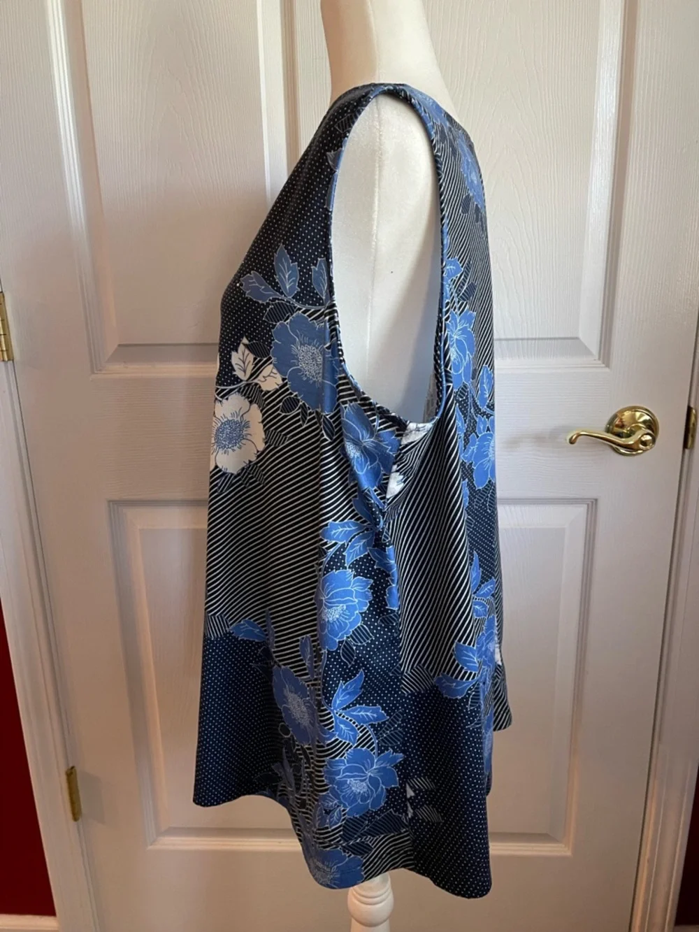 Catherines Navy Floral Print Sleeveless Blouse with Blue and White Flowers - Picture 5 of 8